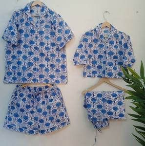 Elegante conjunto de pijamas familiares con estampado floral 100% algodón, ropa de dormir cómoda y a juego para todas las edades. - Product Image 1