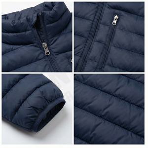 Veste matelassée à capuche légère et compressible pour homme Manteau court d'hiver matelassé isolé pour le ski sur neige en duvet de canard - Product Image 4