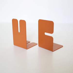 Sujetalibros Tradicionales de Hierro de Primera Calidad para la Organización de la Mesa de Estudio, con Estructura Duradera y Apariencia Metálica Elegante - Product Image 1