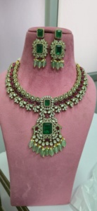 Collier de qualité supérieure avec de magnifiques boucles d'oreilles, un style luxueux qui convient aux tenues ethniques et occidentales, idéal pour les mariages et les fêtes. - Product Image 2