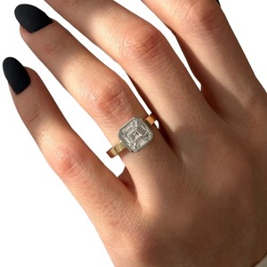 Anillo de compromiso premium con diamante de laboratorio de 3 quilates con corte Asscher y banda de cigarro de 3 mm - Product Image 5