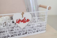 Etiquettes suspendues en bois en forme de cœur gravées avec un nom personnel Delarchi, accessoires décoratifs mignons pour la Saint-Valentin HT30
