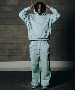 Ensemble de survêtement surdimensionné pour homme avec logo personnalisé OEM, comprenant un sweat à capuche et un pantalon de survêtement ample, en tissu épais - Product Image 1