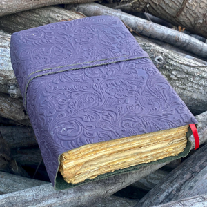 Agenda miniature en cuir fait main de qualité supérieure avec motif floral gaufré élégant, couverture rose intense, texture détaillée - Cadeau - Product Image 2