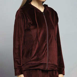 Ensemble de survêtement durable pour femmes avec logo personnalisé, séchage rapide, évacuation de l'humidité, idéal pour les clubs, les équipes et les groupes d'entraînement - Product Image 6