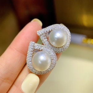 Boucles d'oreilles clous en perles d'eau douce blanches de 11-12 mm, rondes, en argent S925, forte brillance, légers défauts, tendance, vente en gros - Product Image 3