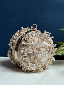 Bolso de mano de lujo con diseño floral 3D y perlas, estilo de alta costura para mujer, ideal para bodas y fiestas. - Product Image 3