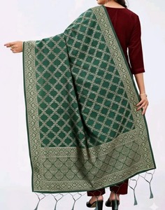 Pañuelo chal de seda jacquard Banarasi verde tradicional al por mayor para mujer, regalo de boda étnico, con trabajo Zari dorado hecho a mano, de alta calidad - Product Image 2
