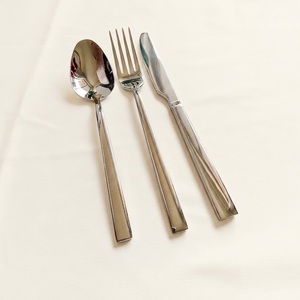 Ensemble de couverts de luxe en acier inoxydable martelé, finition polie miroir, pour hôtels, restaurants et environnements modernes - Product Image 6