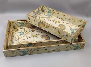 Plateau de service carré en bois avec motif géométrique, design bohème, vaisselle et assiettes durables, écologiques, peints à la main, pour les fêtes - Product Image 5