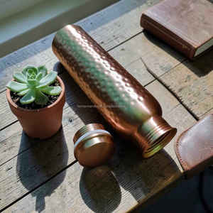 Bouteille d'eau en cuivre martelé artisanal, vaisselle de qualité supérieure et durable pour la maison, les voyages, la salle de sport et le fitness au meilleur prix - Product Image 5