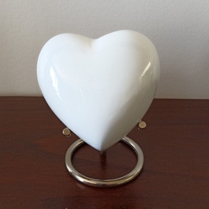 Urne funéraire en forme de cœur rouge avec support mains blanches pour cendres d'adultes, urne décorative pour cendres, fourniture funéraire, urne souvenir en forme de cœur - Product Image 6
