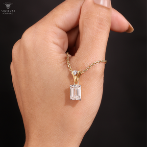 Oferta Especial: Colgante de Diamante Esmeralda con Claridad VVS, Diamantes Cultivados en Laboratorio con Certificación IGI, Engaste de Puntas, Colgante Solitario en Oro Sólido de 14K - Product Image 1