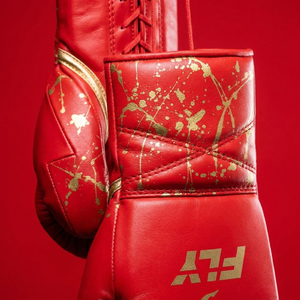 Guantes de Boxeo Fly de Cuero Genuino con Cordones, Diseño Rojo con Detalles Dorados para Adultos - Product Image 2
