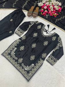 Magnifique ensemble de fête indien pakistanais de créateur, style élégant, pour l'hiver, avec haut, sharara, palazzo et dupatta - Ensemble Kurta Palazzo en soie lourde - Product Image 3