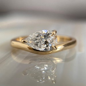Diamant de laboratoire VVS taille poire, certifié IGI, solitaire en platine et or, cadeau de luxe pour femme, pour fiançailles, mariage ou anniversaire - Product Image 1