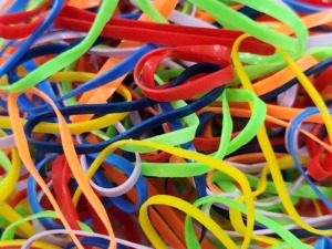 Bandes élastiques pour cheveux en TPU, fabriquées en Corée, unisexes, personnalisées OEM ODM, dans une bouteille en plastique, non toxiques, élastiques, certifiées OEKO-TEX - Product Image 3