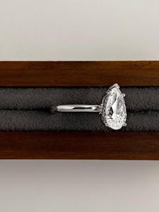 แหวนเพชรทรงลูกแพร์ 3 กะรัต เพชรสร้างในห้องปฏิบัติการ ดีไซน์วงแหวนซ่อนรอบเพชร ทองคำขาว 14K แหวนหมั้นเพชรเม็ดเดี่ยว เครื่องประดับเจ้าสาวสุดหรู ของขวัญ - Product Image 3