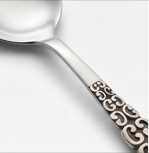 Juego de cubiertos metálicos clásicos con diseño de mango ornamentado, alto brillo, aptos para lavavajillas, para uso en mesas de boda. - Product Image 2