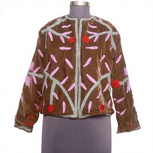 Chaqueta Corta de Invierno Estilo Bohemio con Diseño de Terciopelo Único y Étnico para Mujer, con Forro de Algodón y Bordado a Mano - Product Image 1