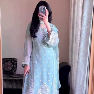 Ensemble Salwar Kameez pakistanais de luxe vert menthe 3 pièces, en Georgette, fortement brodé, avec Palazzo et Dupatta, idéal pour les fêtes, infroissable - Product Image 1