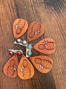 Nueva llegada estilo occidental tallado a mano pendientes de cuero mujeres lindo pendiente de lágrima de moda joyería de moda de cuero - Product Image 5