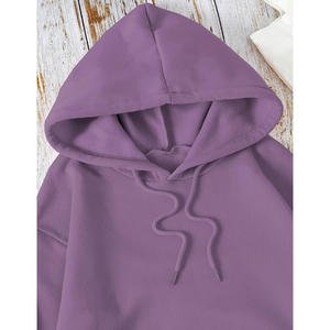 Hoodie oversize d'inspiration streetwear, au design minimaliste, en tissu épais et à silhouette décontractée. - Product Image 2