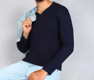 Camiseta de Manga Larga con Cuello en V para Hombre, Color Negro Sólido, Estilo Casual, Tejido de Punto - Product Image 1