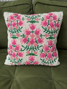 Housse de coussin florale perlée, broderie artisanale, taie d'oreiller décorative pour canapé, au meilleur prix - Product Image 4