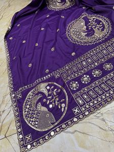 Dupatta de Seda Crepé Rangoli con Patrón de Peces Decorativo en Ambos Lados, Colección Étnica Especial de NRI Boutique - Product Image 2