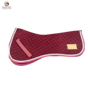 Tapis de selle demi-taille en velours rouge de luxe pour chevaux, absorbant les chocs, respirant, antidérapant, pour l'équitation anglaise, vente en gros OEM - Product Image 3