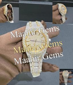 Reloj de Lujo para Hombre, Estilo Hip Hop, de Acero Inoxidable y Moissanita, con Esfera Redonda, Resistencia al Agua de 10 Bares y Cierre de Brazalete - Product Image 3