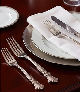 Juego de Cubiertos Clásico Plateado en Acero Inoxidable, Cuchillo, Tenedor y Cuchara con Acabado Espejo, Mango Largo, Colección de Vajilla Duradera - Product Image 5