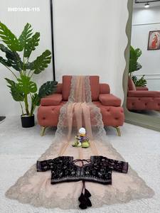 Sari en organza de soie avec broderie de fils et sequins - Ensemble chemisier en velours 9000 - Fabricant de mode féminine de Surat - Product Image 4