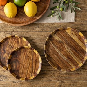 Assiette de service ronde en bois durable avec grain naturel et bords lisses, taille et couleur personnalisables pour une table élégante - Product Image 4