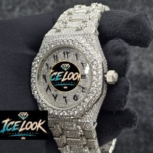 นาฬิกาข้อมือผู้หญิง Ice Look รุ่นหรูหรา ตัวเรือนสแตนเลสทรง Tonneau ขนาด 40 มม. ระบบอนาล็อก แสดงวันที่ ควอตซ์ หน้าปัดแซฟไฟร์ ประดับเพชร - Product Image 2