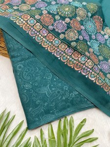 Sari de luxe à motif floral, en tissu Sierra, avec perles, pièce de blouse complète, élégant, pour soirée indienne, design floral. - Product Image 1