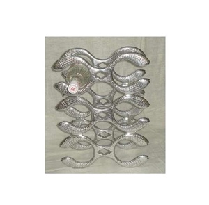 Gravure en argent 8 bouteilles support de stockage pour économiser de l'espace support de stockage de vin pour la cuisine fabricant en gros inde - Product Image 1