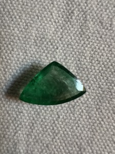 Esmeralda Zambiana Natural, Corte Elegante, Verde Intenso, Gema Suelta para Joyería Fina, Anillos Personalizados, Colgantes y Diseños de Lujo - Product Image 2