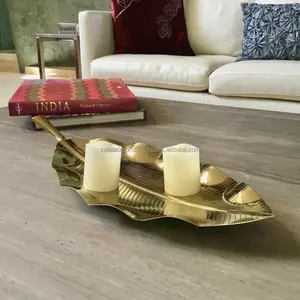 Bandeja de Metal Elegante Hecha a Mano para Uso Decorativo, Exhibición y Servicio de Banquetes, Pulido Dorado, Fabricada por Zahid Exports en India - Product Image 5