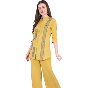 ชุดเซ็ตสีเหลือง SAZU สำหรับผู้หญิง ประกอบด้วยเสื้อคอจีนและกางเกงขายาวทรงปาลาซโซ ผลิตจากผ้าคอตตอนผสม ดีไซน์หรูหรา - Product Image 1