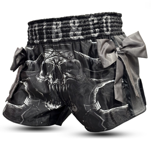 Shorts de combat Skull Warrior Premium pour Muay Thai, MMA et boxe |   Shorts d'entraînement unisexes avec logo extensible sur le devant |   Noir Argenté - Product Image 3