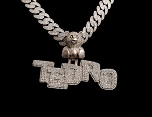 Collier pendentif personnalisé en argent 925 avec moissanite et breloque ours, chaîne cubaine, design de joaillerie fine de luxe pour homme - Product Image 1