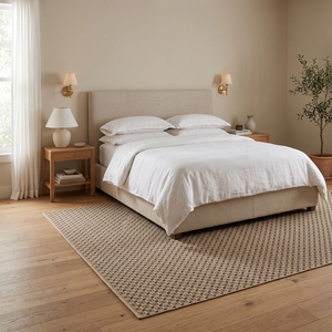 Tapis DECORDEC beige et noir en laine antidérapant à motif géométrique micro-quadrillé répétitif pour salon, chambre et hôtel - Product Image 3