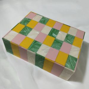 กล่องฝังเรซินทางเรขาคณิตกล่องเก็บของทำมือตกแต่งด้วยลวดลายสามเหลี่ยมสีฟ้าสีดำและสีเหลืองอำพัน - Product Image 2