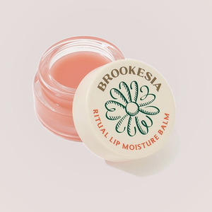 Baume à lèvres circulaire coréen K-Beauty Brukesia Ritual Moisture, fabriqué en Corée, taille standard, tube noir. - Product Image 2