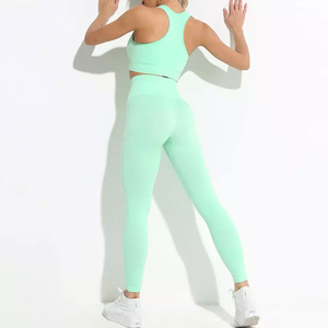 Conjunto de Yoga para Mujer Tallas Grandes con Top Deportivo y Leggings a Juego - Ropa Ecológica para Gimnasio, Fitness y Pilates con Logotipo Frontal - Product Image 4