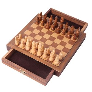 Jeu d'échecs en bois peint à la main avec un style imitation antique - Product Image 1
