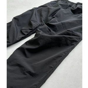 ชุดวอร์มกีฬาลำลองไนลอนคุณภาพพรีเมียมแบบสั่งทำพิเศษ ดีไซน์เองได้ พร้อมเชือกผูกเอวและแถบตัดสี สำหรับผู้ชาย - Product Image 4