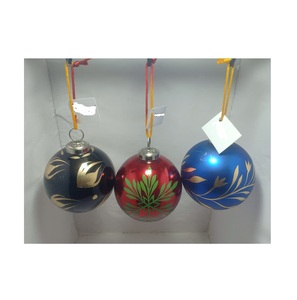 Souhaits de Noël Annabel Spenceley Boule de Noël en verre soufflé peinte à la main avec un fini floqué Jupe de sapin de Noël Décoration de fêtes - Product Image 4